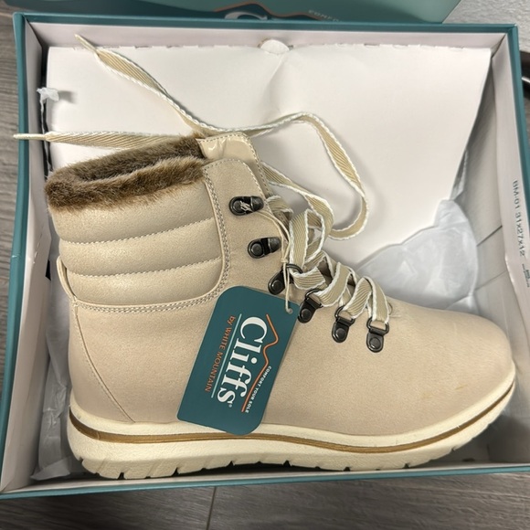 CLIFFS BY WHITE MOUNTAIN Shoes Hallett Women's Casual Hiker Style Bootie (WIDE) - Picture 4 of 4